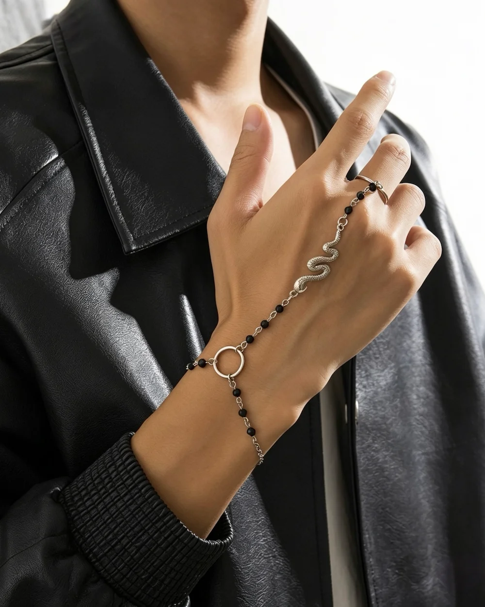 Night Viper Linkage Metal Crystal Alloy Finger Bracelet